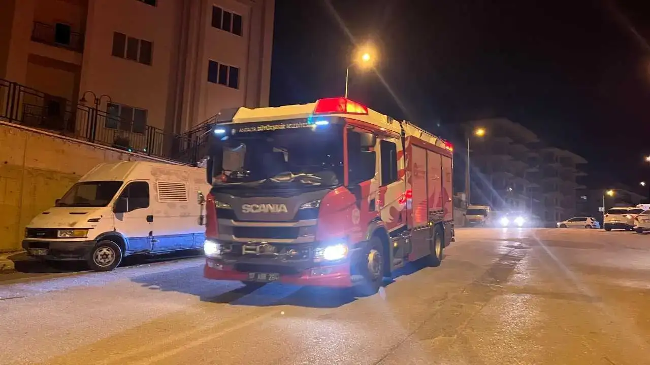 Alanya’da Korku Dolu Anlar: Kamyonet Şarampole Uçtu! 4